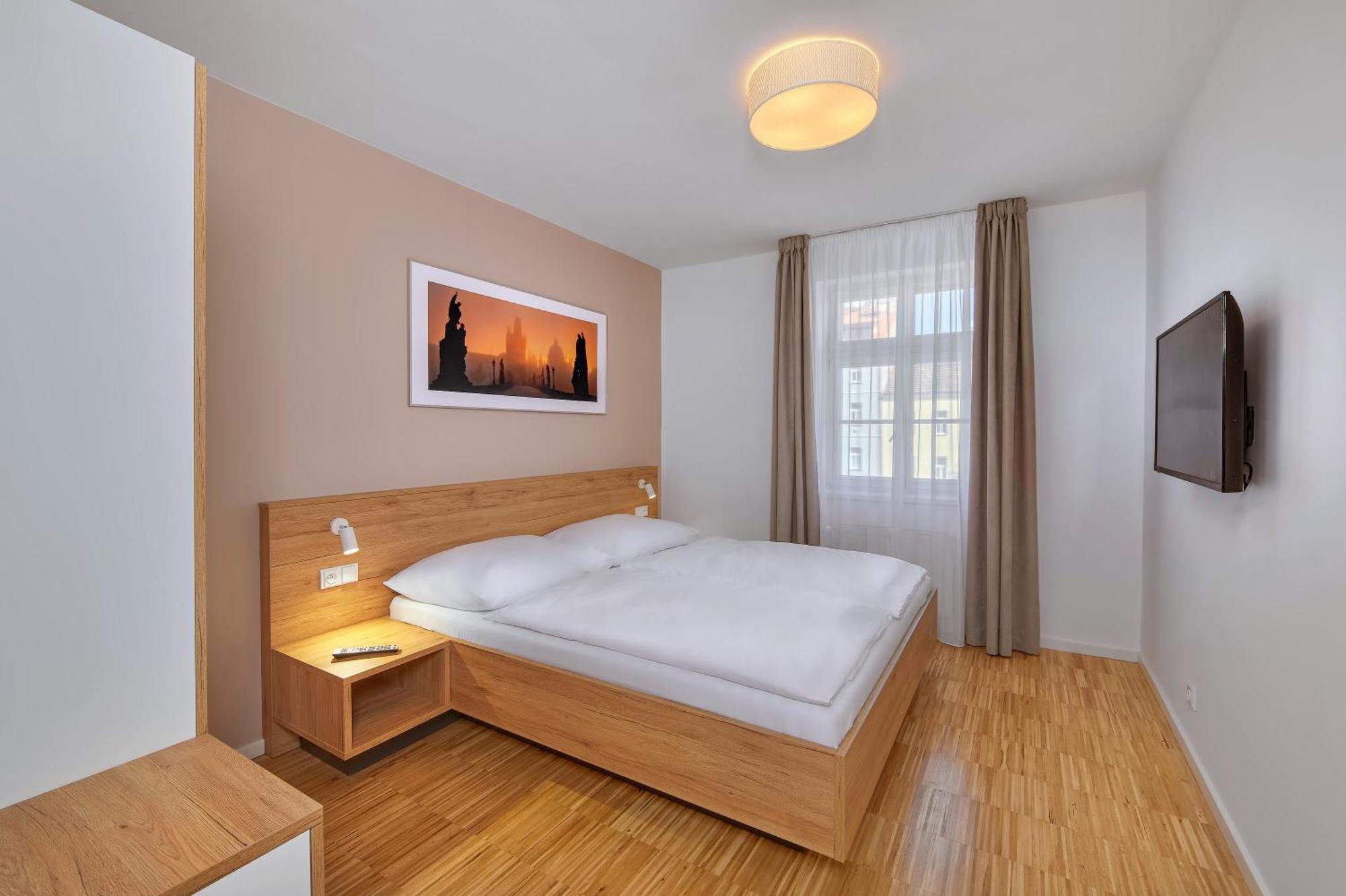 Downtown Suites Kodanska Prague Luaran gambar