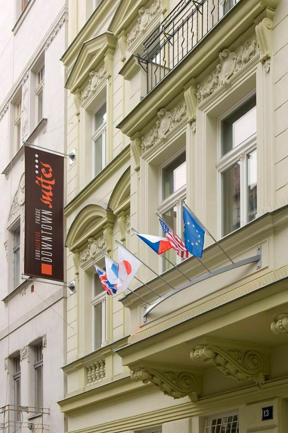Downtown Suites Kodanska Prague Luaran gambar